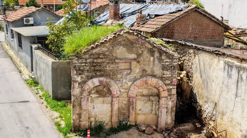 Gaziemir’in tarihi Çift Çeşme’si aslına uygun şekilde yenileniyor