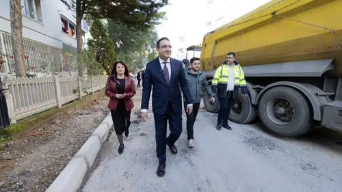 Başkan Yiğit Düğmeye Bastı: Balçova’da Asfalt Çalışmaları Yeniden Hız Kazandı