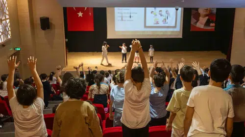 Öğrencilere yönelik eğitimler sürüyor