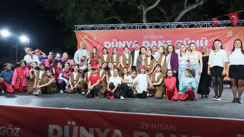 Dikili’de 7’den 70’e dans şöleni: Başkan Kırgöz’den yeni sanat merkezi müjdesi