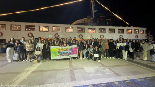 Genç İzmir gönüllüleri, Bergama Vapuru’nda buluştu