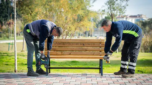 Bayram öncesi İzmir’in parklarında yoğun bakım mesaisi