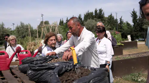 Organik atıklar komposta dönüşüyor