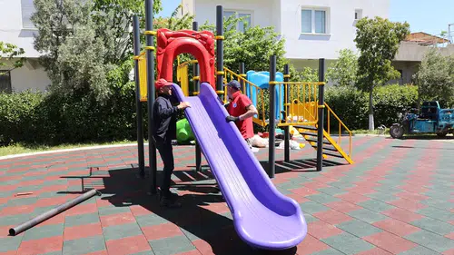 Menderes'teki Yeşil Alanlar Modernizasyon Çalışmalarıyla Güzelleşiyor