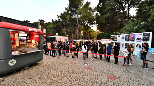 Gençliğe üç bilet jesti