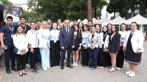 Egeli gençler “Kariyer ve Bilim Şenliği” kapsamında sektör temsilcileriyle buluştu