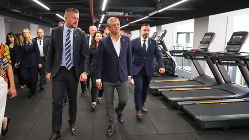 Buca’da eğitim ve spor yatırımlarına CHP Lideri Özel’den inceleme