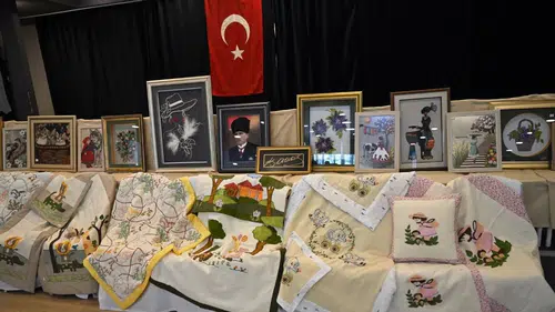 Bornova’da kadın emeği sanatla buluştu
