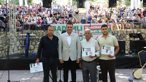Bademli’de coşku dolu Kiraz ve Meyve Fidanı Festivali