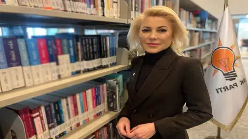 AK Parti'den Cemil Tugay'a sert istifa çağrısı: Koltuk kavgası İzmir'e zaman kaybettiriyor