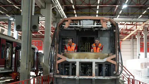 İzmir Metro araçlarını kendi gücüyle yeniliyor