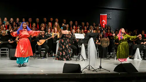 5. Bornova Halk Dansları Festivali coşkulu açılışla başladı