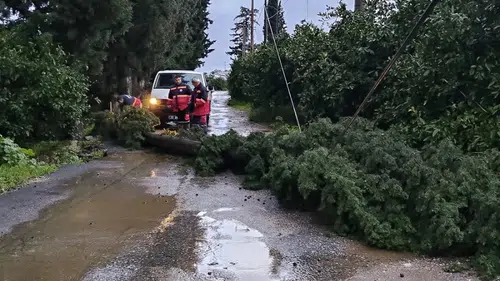 Menderes Belediyesi Yoğun Yağışlarda Sahada