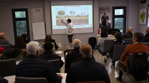 EFES SELÇUK’TA ZEYTİN BUDAMA EĞİTİMİ DÜZENLENDİ