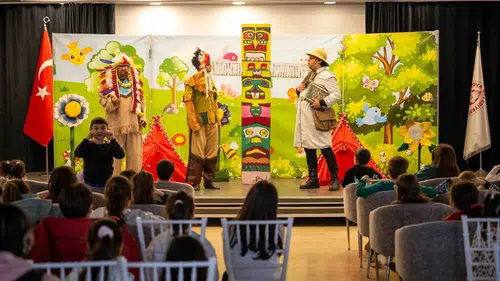 Bornova’da yarıyıl tatili tiyatroyla şenlendi