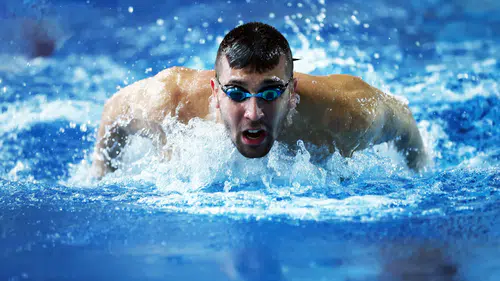 DEÜ Kapılarını Millî Yüzücü Emre Sakçı’ya Açtı