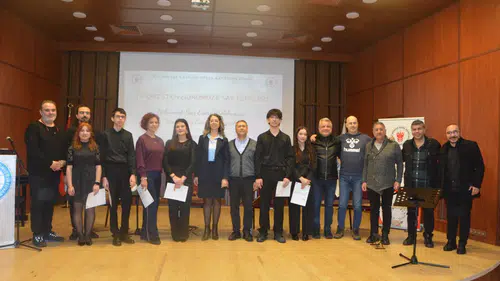 Lise öğrencileri ud ve kanunla kulakların pasını sildi