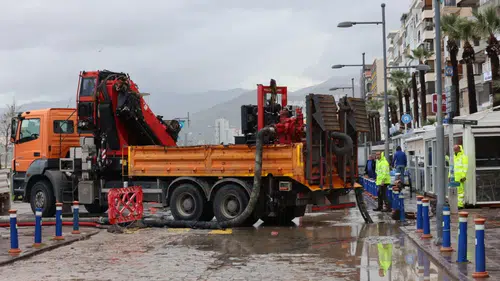 İzmir Büyükşehir Belediyesi sahada: 412 iş makinesi ve 1365 personel görevde