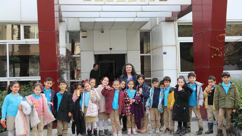 Seferihisar’da miniklerden anlamlı ziyaret: Başkan Yetişkin öğrencilerle buluştu