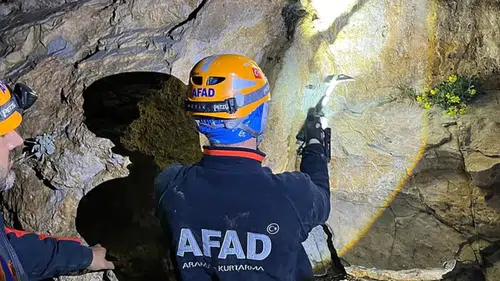 İzmir’de mağarada zamana karşı yarış: Ekipler alarma geçti