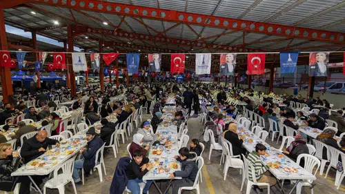 Bayraklı'da gönüller aynı sofrada