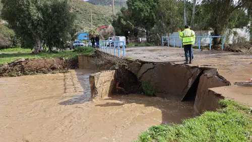 İzmir Büyükşehir Belediyesi’nin yağış seferberliği sürüyor