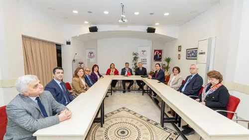 Başkan Tugay’dan sağlık emekçilerine teşekkür