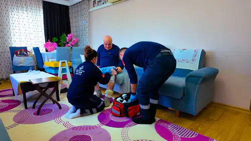 BAŞKAN ÖVÜNÇ DEMİR SAĞLIK HİZMETLERİNDE FARK YARATTI