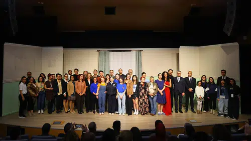 Kınay “Karabağlar Kent Tiyatrosu ile birlikte üretiyor, sanatla geleceği kuruyoruz”