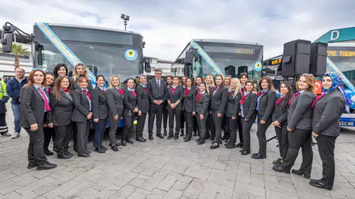 İzmir’in kadınlarıyla tam yol ileri