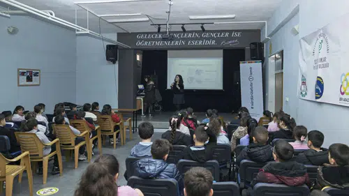 İzmir’de çocuklar iklim için ayakta