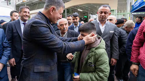 Başkan Tugay bayram namazında Bucalılarla buluştu