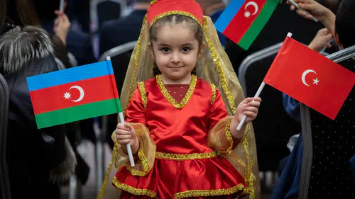 İzmir'de Azerbaycan rüzgarı