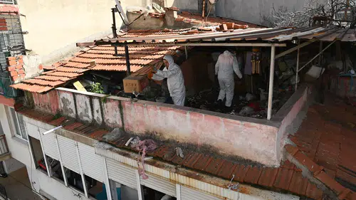 Karabağlar’ da Çöp Ev Tamamen Temizlendi