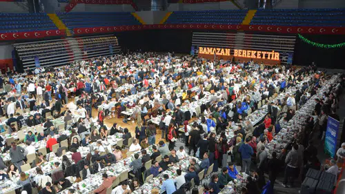 Egeli gençler projelerini  “Kampüs İftarları” programında sergiledi