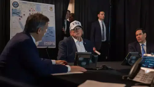 Trump’ın İran Operasyonunu İzlediği Kriz Masasındaki Harita Gündem Oldu