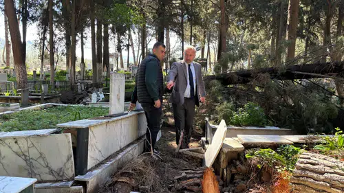 Fırtınadan etkilenen mezarlıklara hızlı müdahale