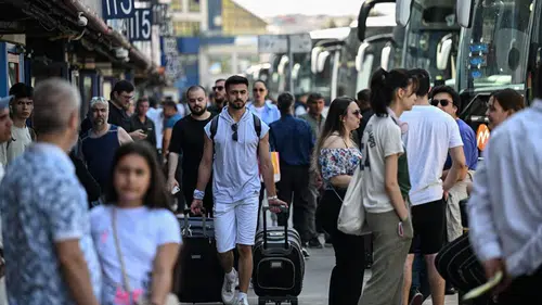 Bayram yolcusunun bilet çilesi: Öğrenciler sınavlarına yetişmekte zorlanıyor