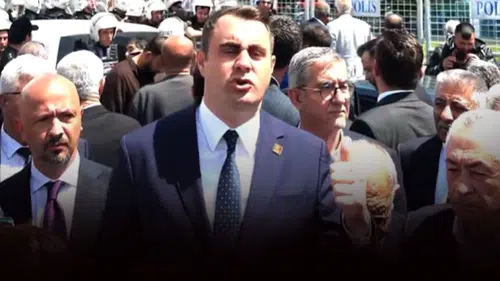 CHP Genel Merkezi önünde gerilim tırmanıyor: İl Başkanı Güç'ten sert tepki