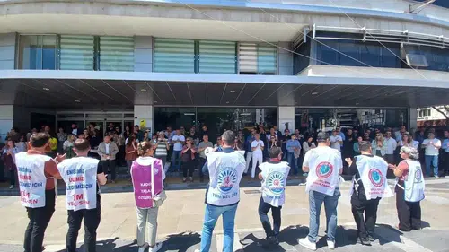 Karşıyaka'da memurların yüzü güldü: Uzun süren pazarlıklar mutlu sonla bitti