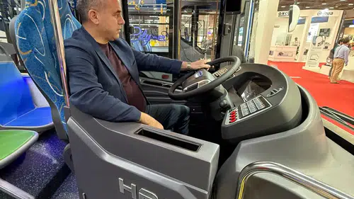 İzmirli minibüsçüler rotayı teknolojiye çevirdi: Geleceğin ulaşımı elektrikli olacak