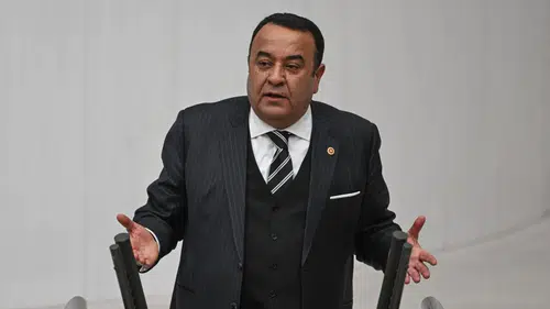 Ankara siyasetinde sürpriz ayrılık: Adnan Beker CHP ile yollarını ayırdı
