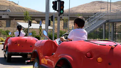 Menemen'de minik sürücüler trafiğe hazırlanıyor: Her gün 50 çocuk eğitim alıyor
