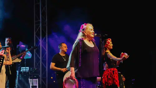 Didim’de lavanta mevsimi Suzan Kardeş’in şarkılarıyla açıldı