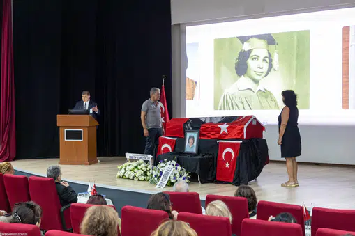 Başkan Tugay’dan hocası Emel Tümbay’a duygusal veda