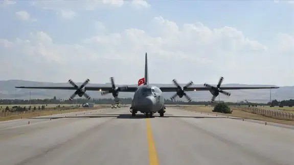 Azerbaycan'dan kalkan kargo uçağı Gürcistan'da düştü, arama kurtarma çalışmaları başladı