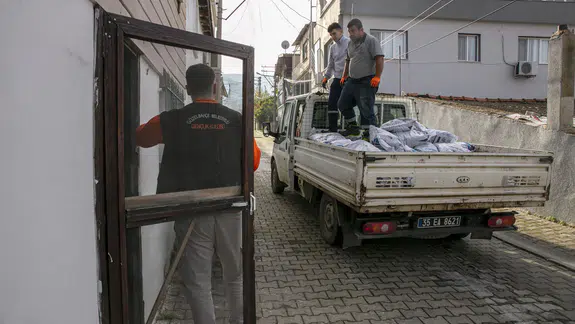 Güzelbahçe Belediyesi’nden Kış Desteği Başladı