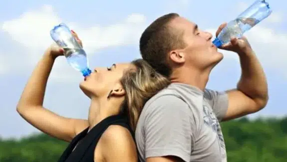 Yazın Susuz Kalmayın! Uzmandan Hayati Su Tüketimi Uyarısı