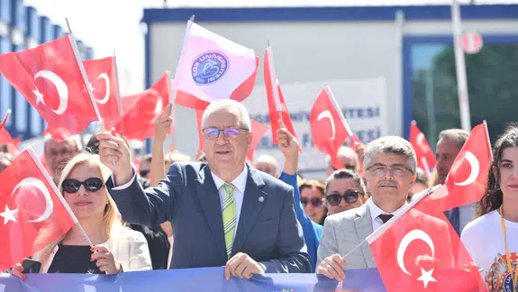 Ege Üniversitesinde bahar şenliği ateşi yakıldı