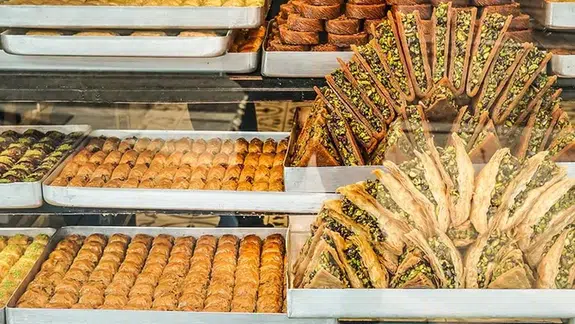 Bayram Tatlısı Ne Zaman ve Ne Kadar Yenmeli? Uzmanlar Uyarıyor!